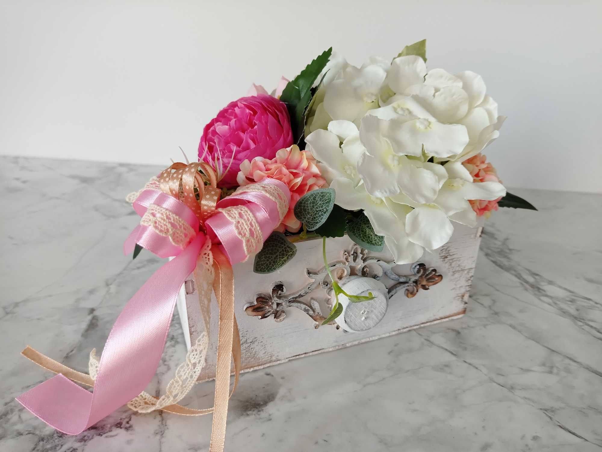 Flower box szufladka kompozycja kwiatowa