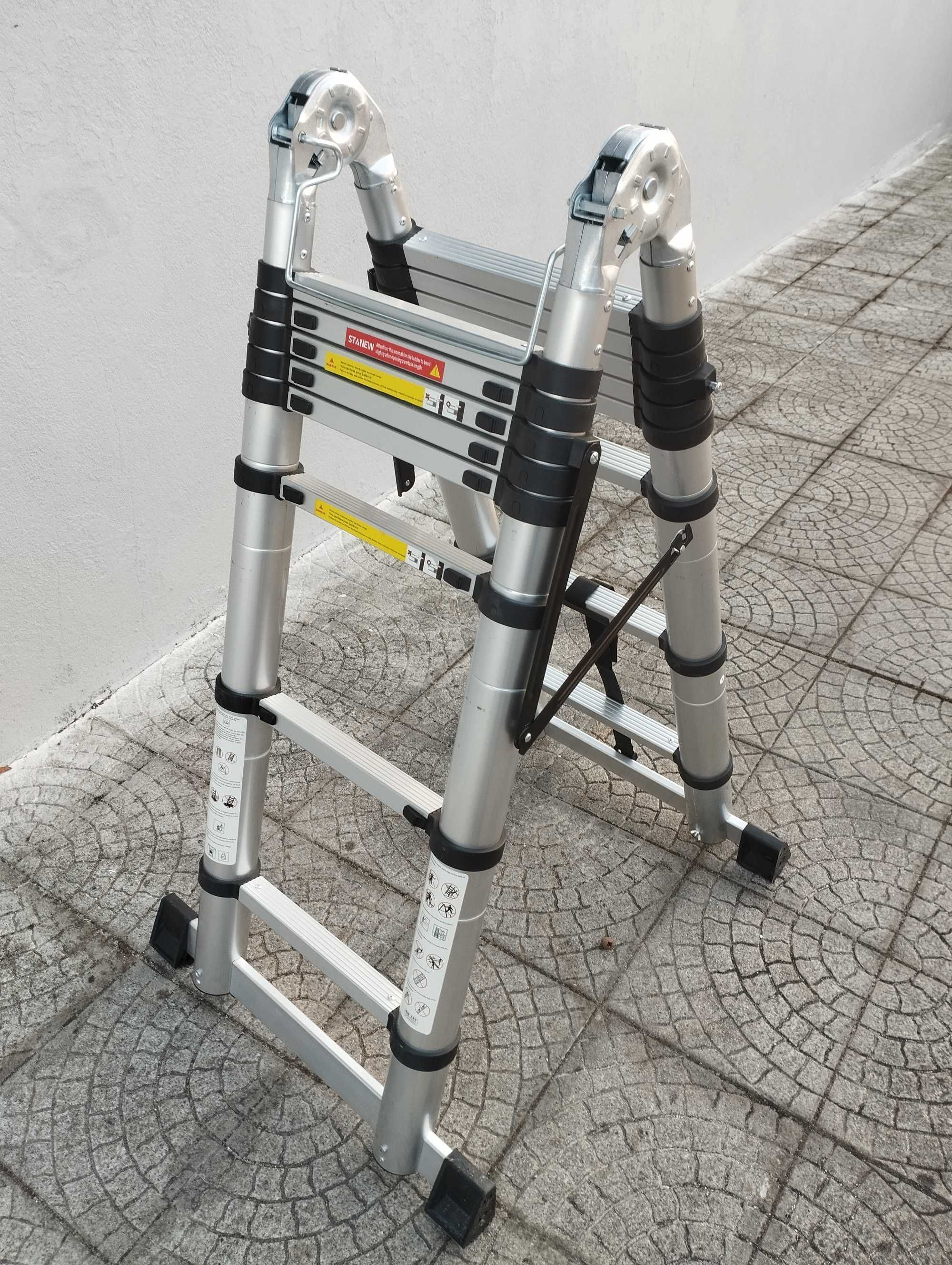 Escada telescópia extensível