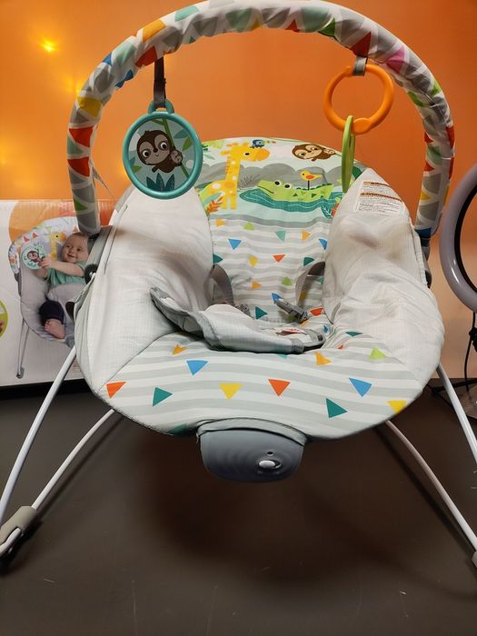 Leżaczek dla dzieci z wibracjami