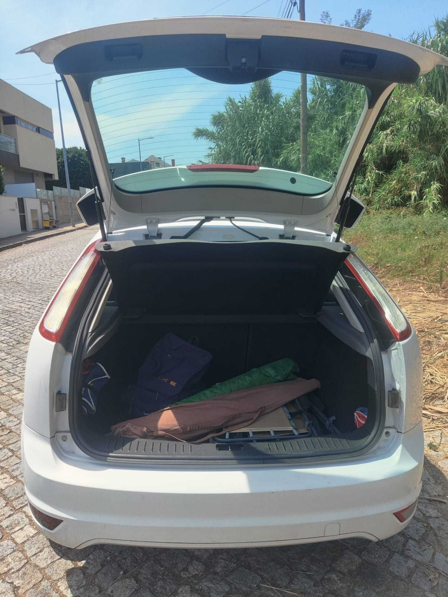 Ford Focus Branco em Excelentes Condições