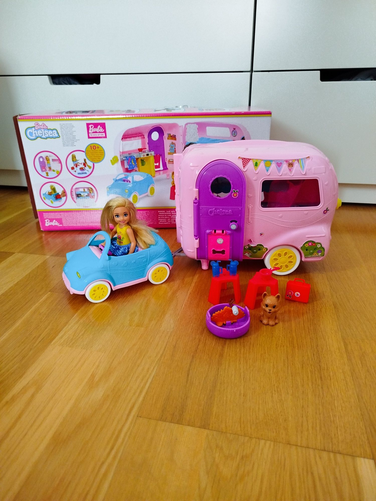 Barbie Camper Chelsea, samochód z przyczepą