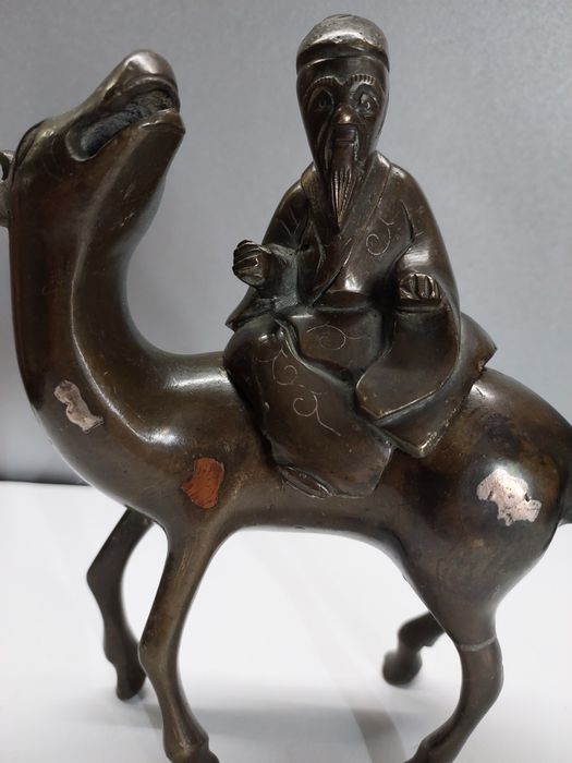 Kadzielnica z brązu,  figurka