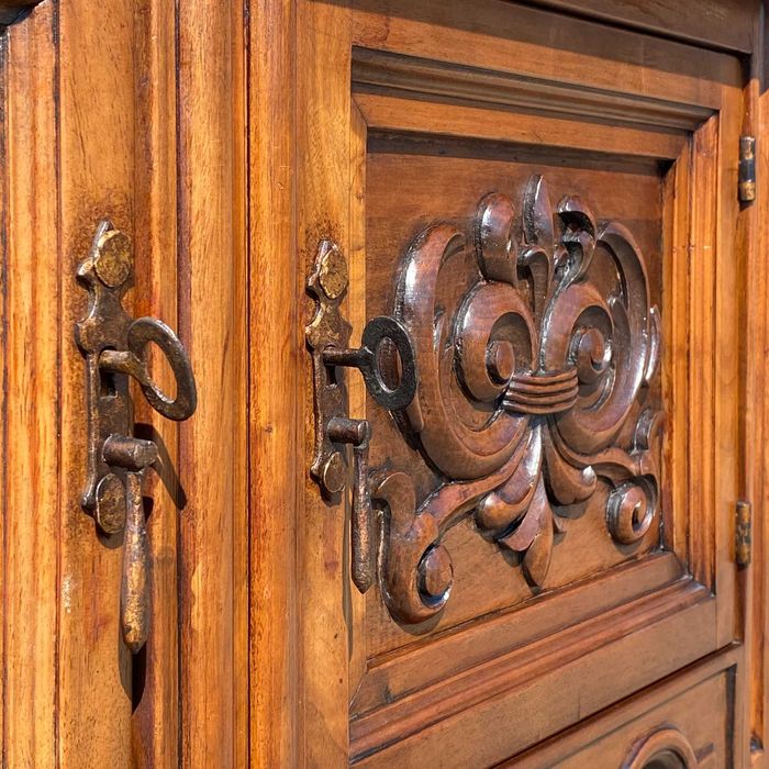 2 rzeźbione komody szafki konsole, orzech, KOMPLET