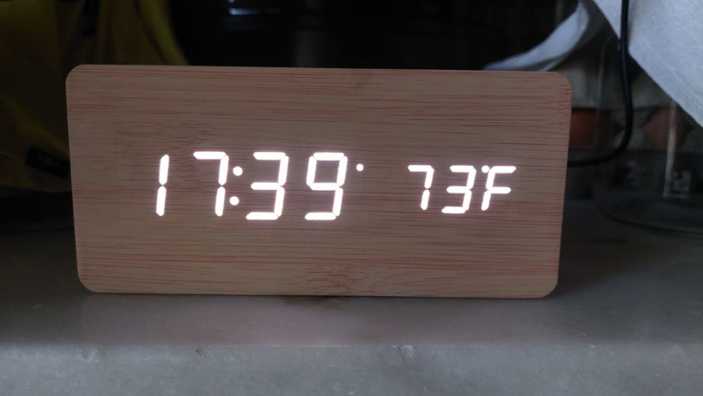 LED Wooden Alarm Clock USB/AAA Powered Table Clock64575416095361120