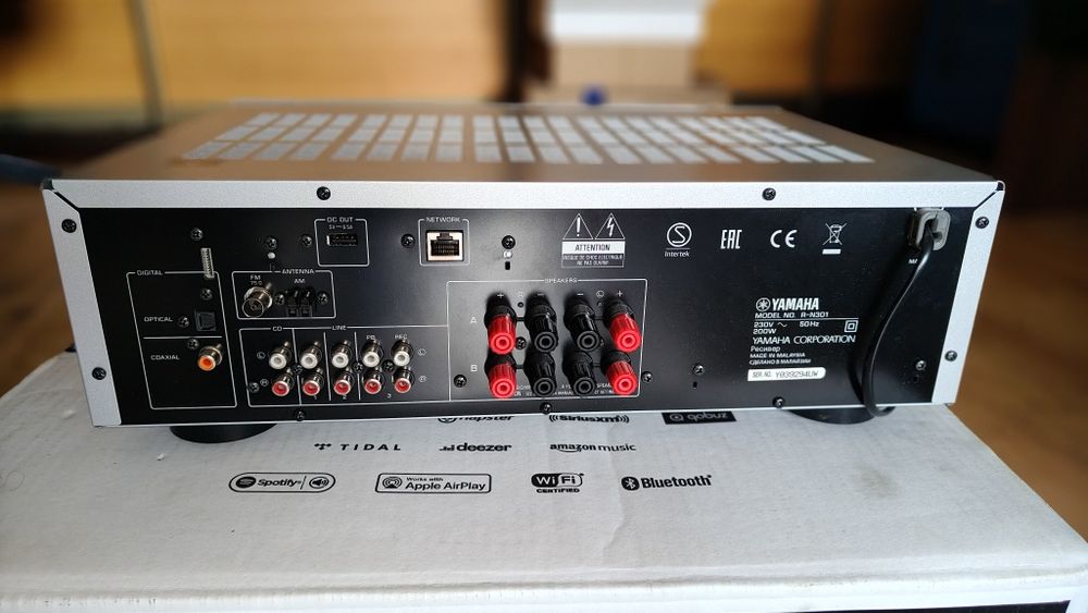 Amplituner sieciowy YAMAHA R-N301