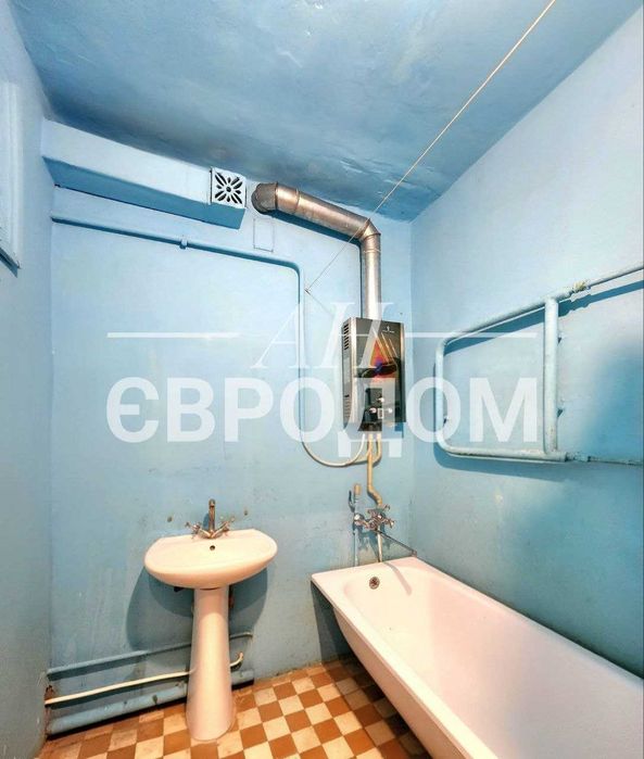 Продається затишна 1-к квартира біля метро Ботанічний сад