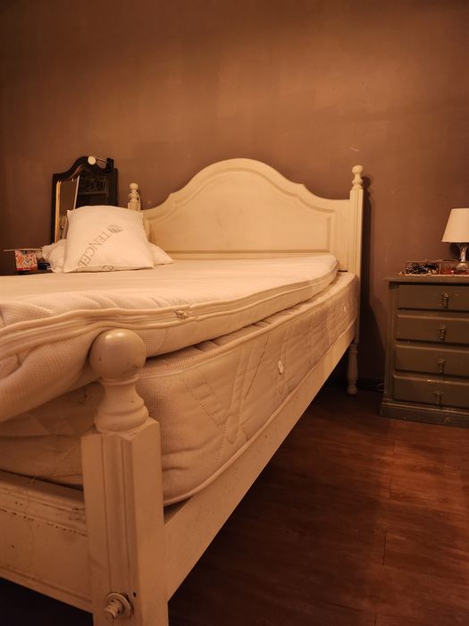 Cama madeira maciça, antiga, restaurada