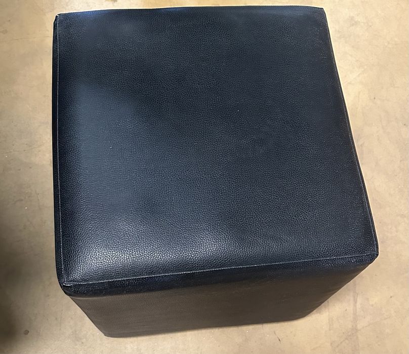 Puff em pele sintetica