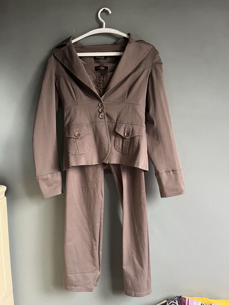 Komplet żakiet spodnie Noix Fashion