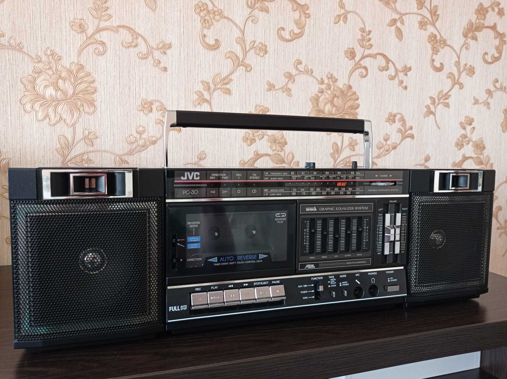 Продам магнитолу JVC-PC30.
