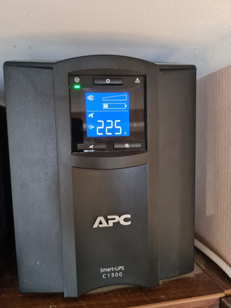 APC SMC 1500ВА с 2 внешними аккумуляторами 12В 80ач Чистая синусоида