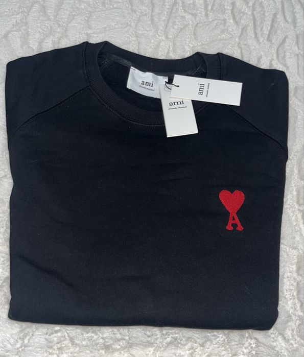 Sweat AMI preta com símbolo vermelho