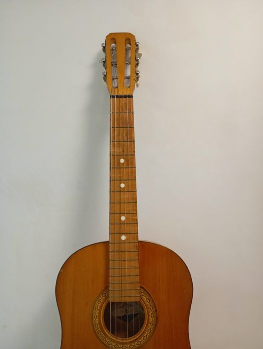 Продам гитару б/у, находится на 3 станции Люстдорфской дороги