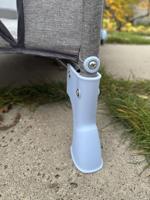 Дитяче ліжечко-манеж Kinderkraft Joy Light Grey.