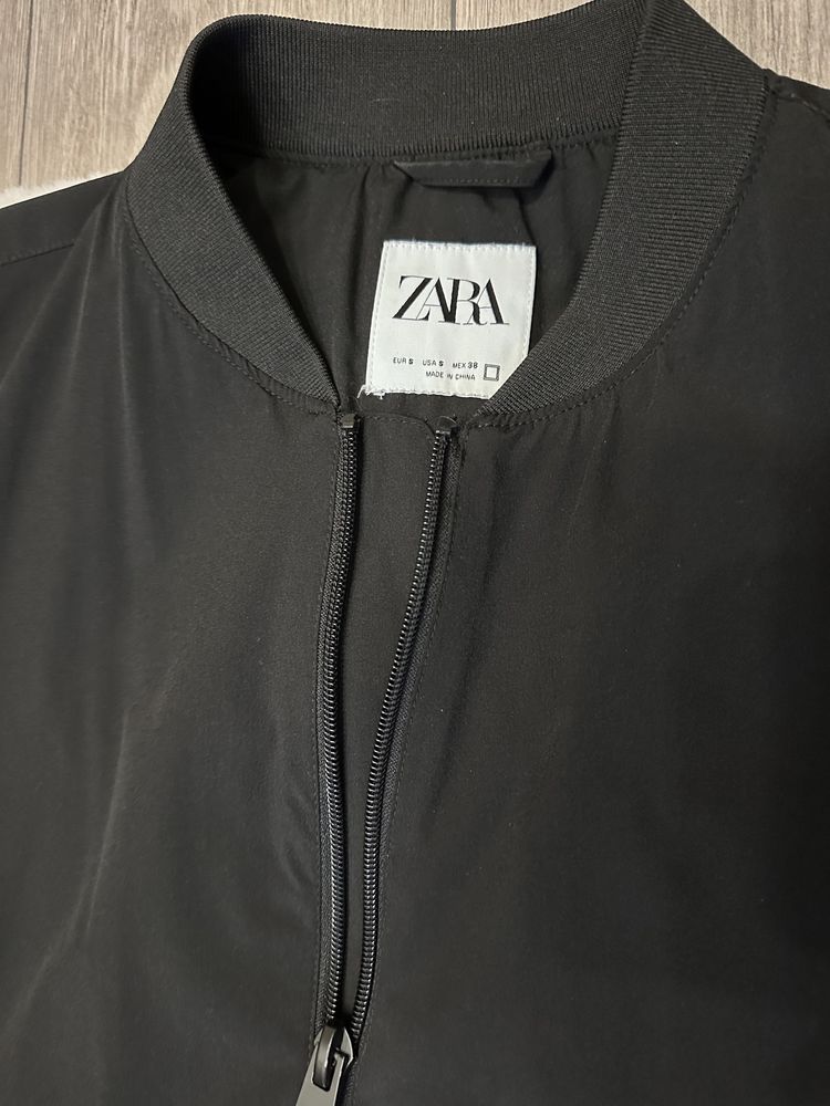 Czarny bomber Zara