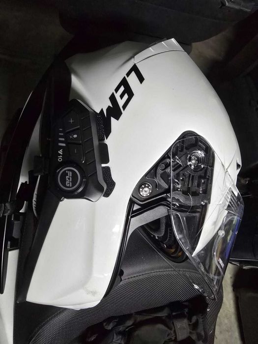 3 Capacetes como novos 2 com intercomunicador