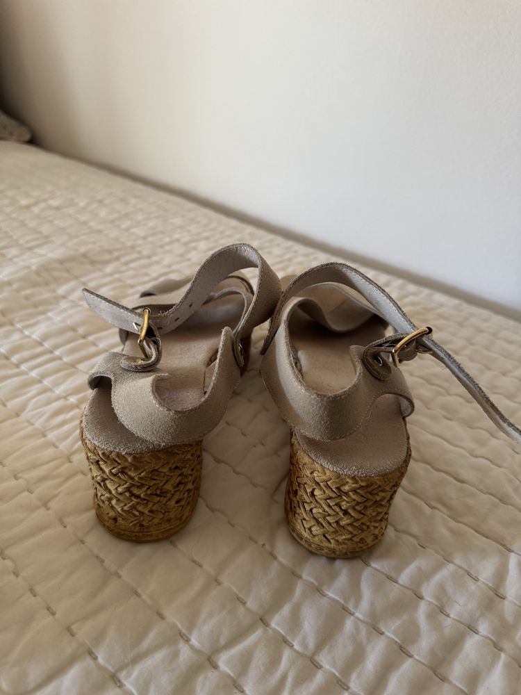 Sandalias de pele