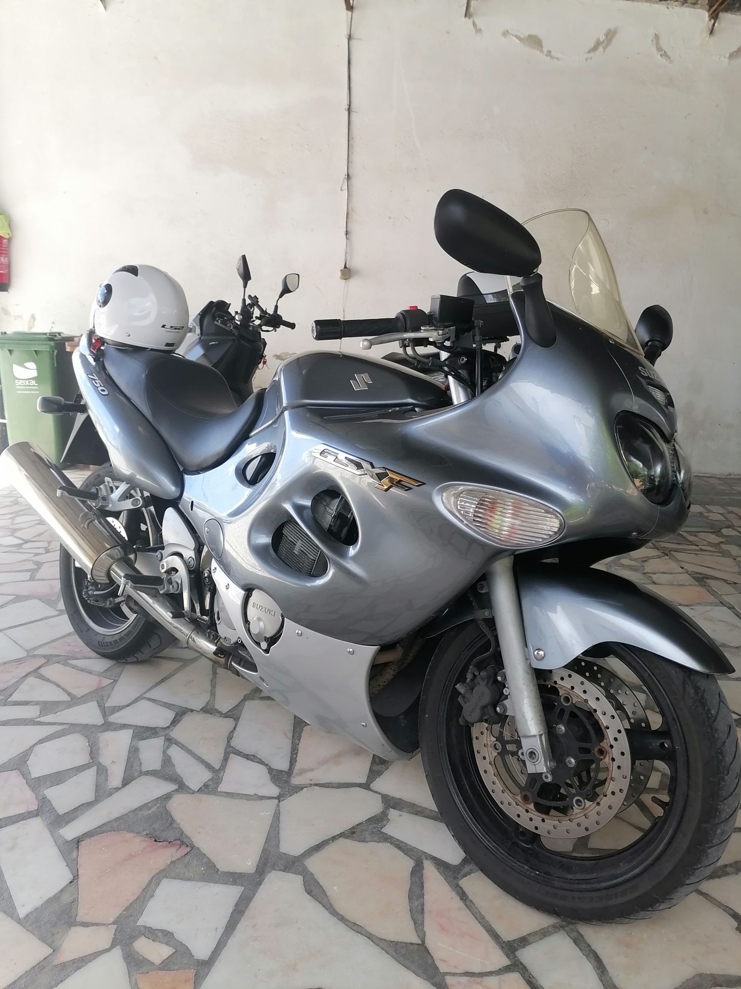Susuki gsxf 750 ano 2005 como nova