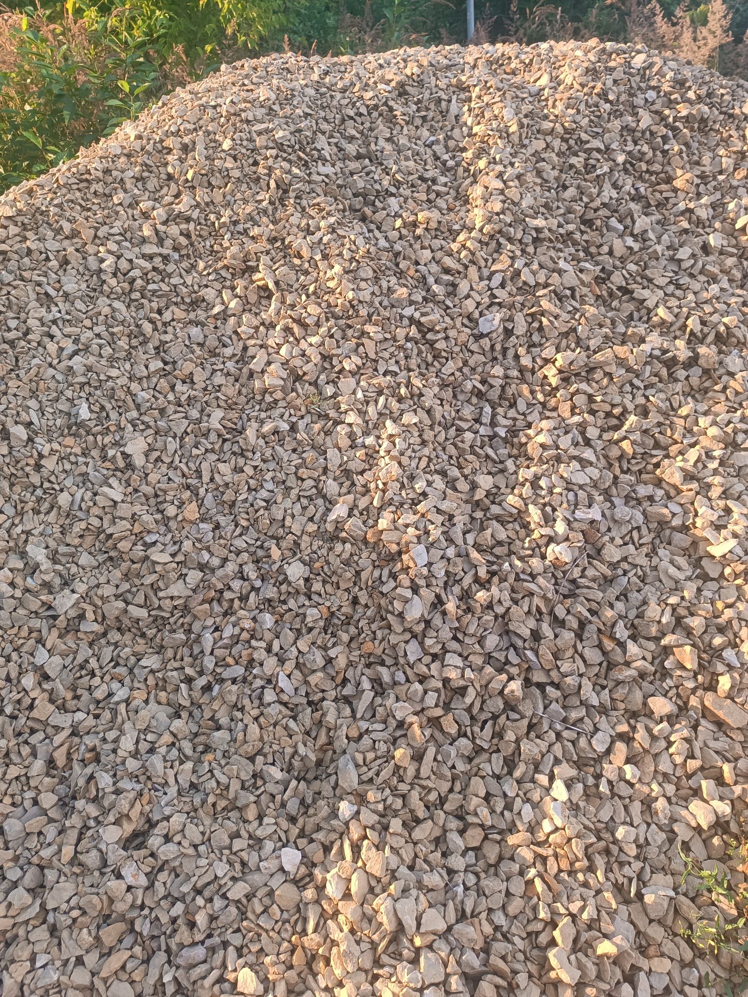 Dolomit , tłuczeń , kliniec , kruszywo, piasek , żwir , ziemia