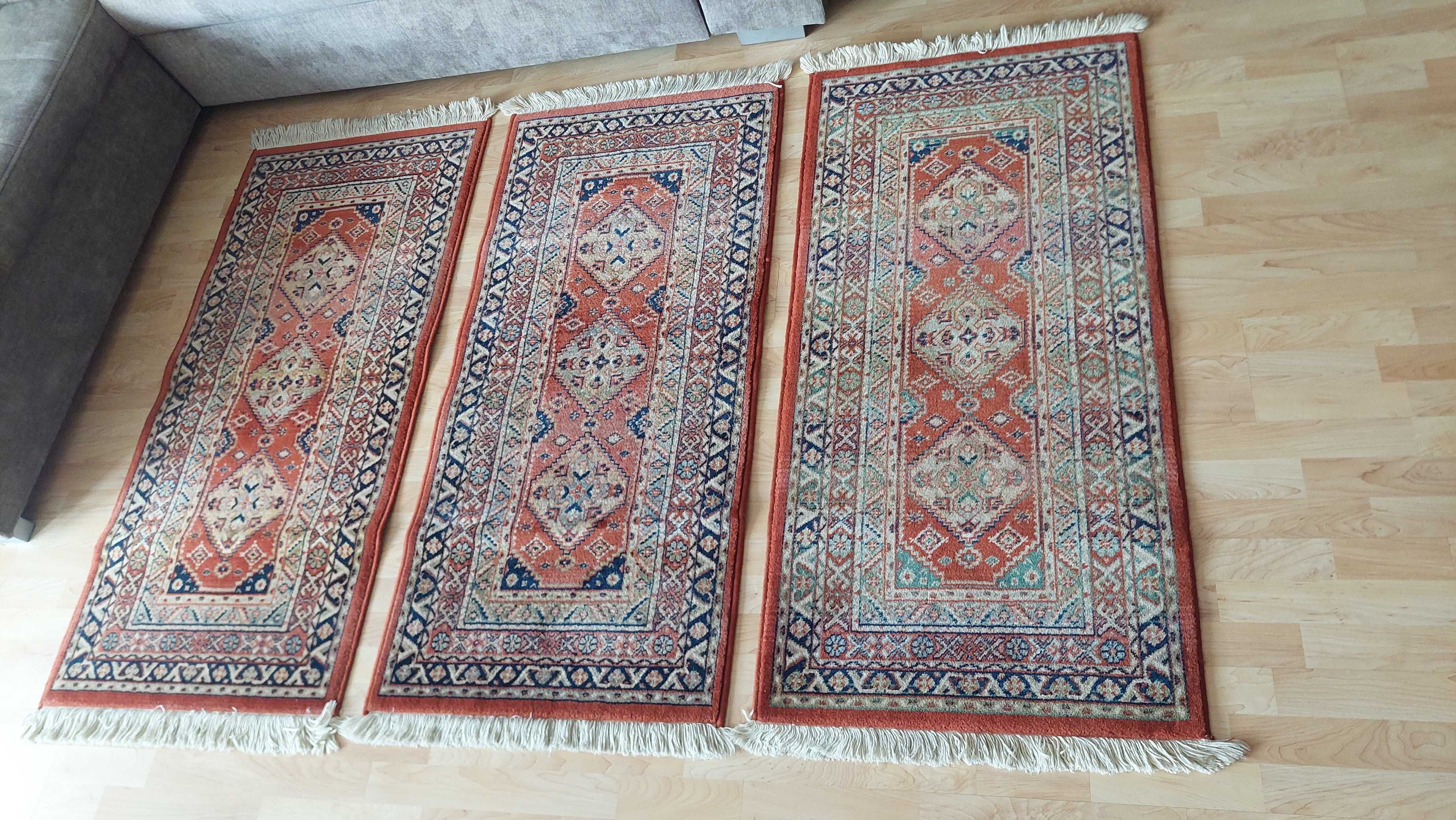 Piękny komplet trzech wełnianch dywaów