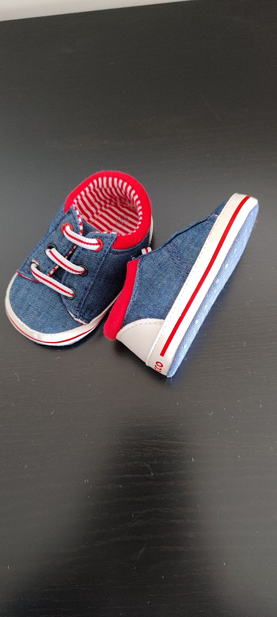 Dois sapatos para bebé, novos