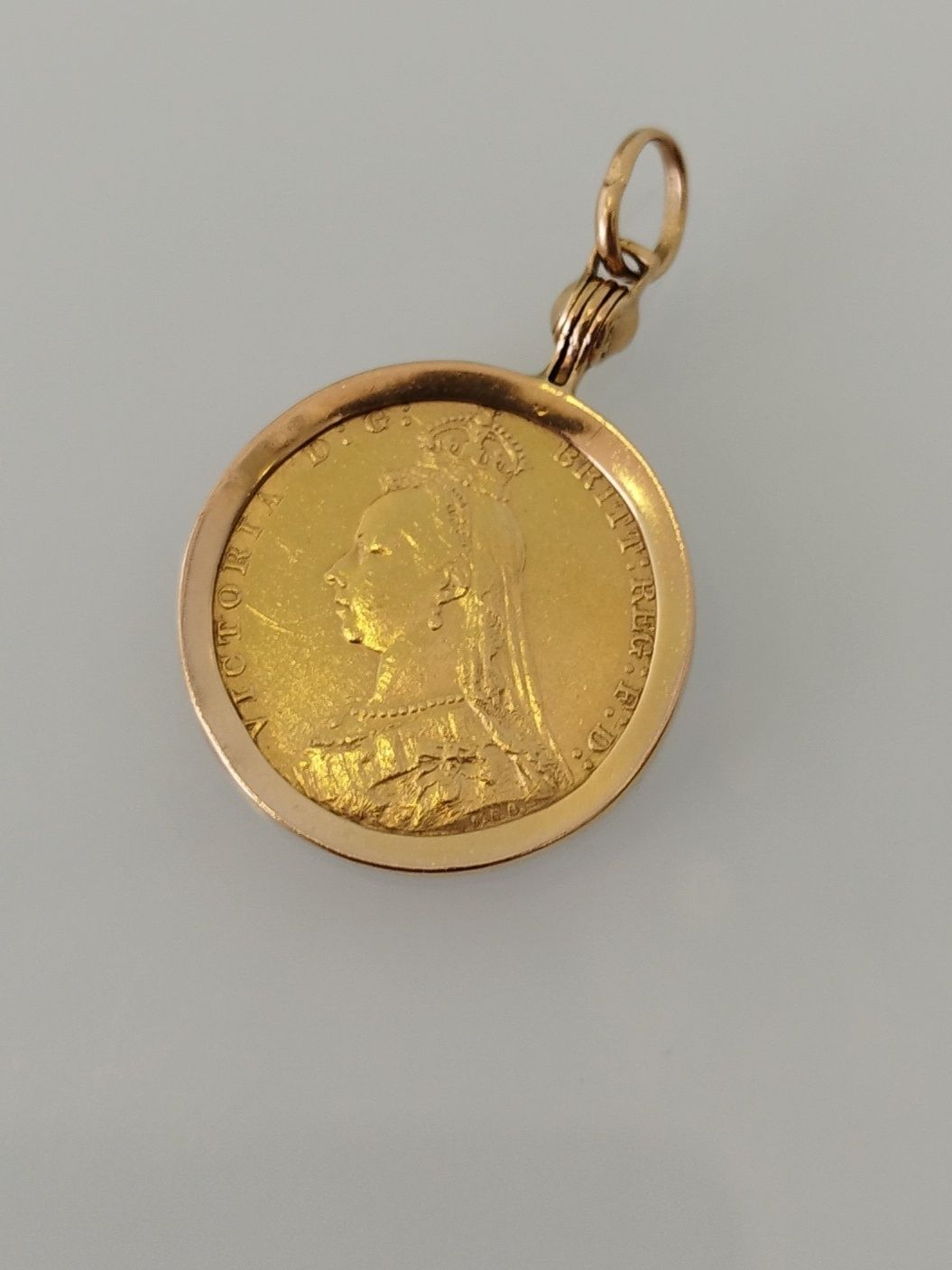 Medalha libra em ouro de 22kt com aro de 19,2kt