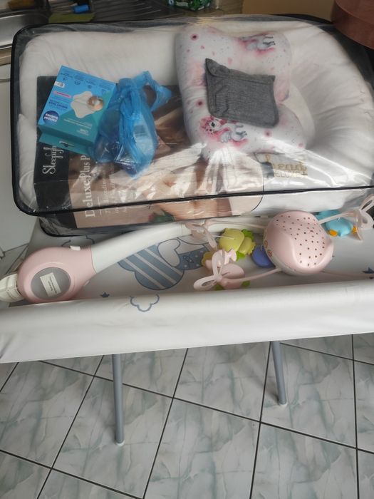 Krzesełko do karmienia, przewijak, karuzela do łóżeczka osłonka kokon