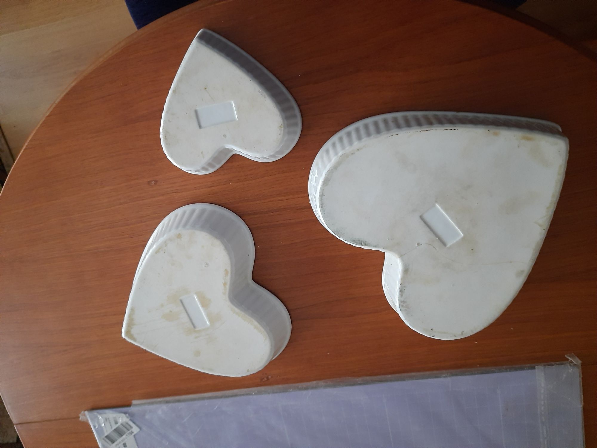Ceramiczne formy w kształcie serca
