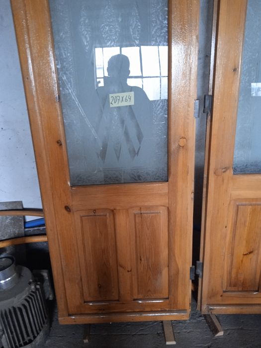 Drzwi drewniane z drzewa litego