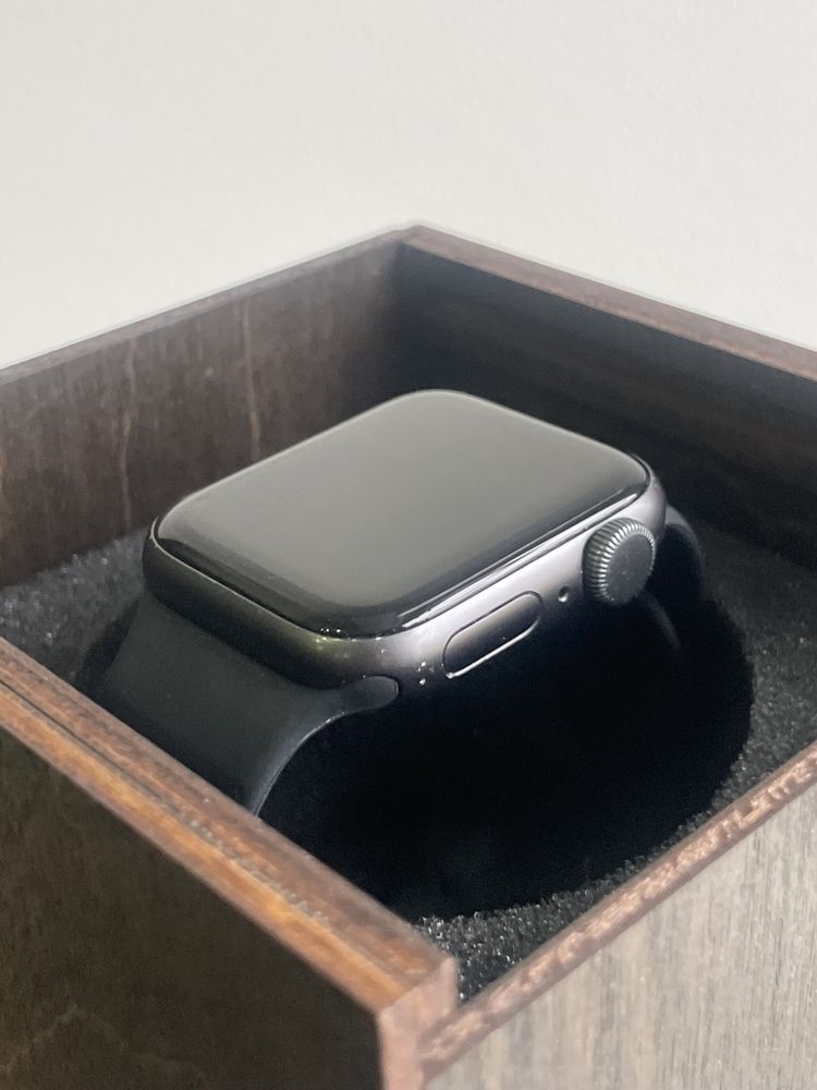 Годинник Apple Watch SE series, 40 mm, Space Gray, Епл Вотч