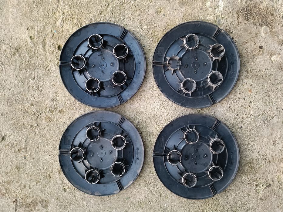 Продав оригінальні ковпаки до Рено Трафік