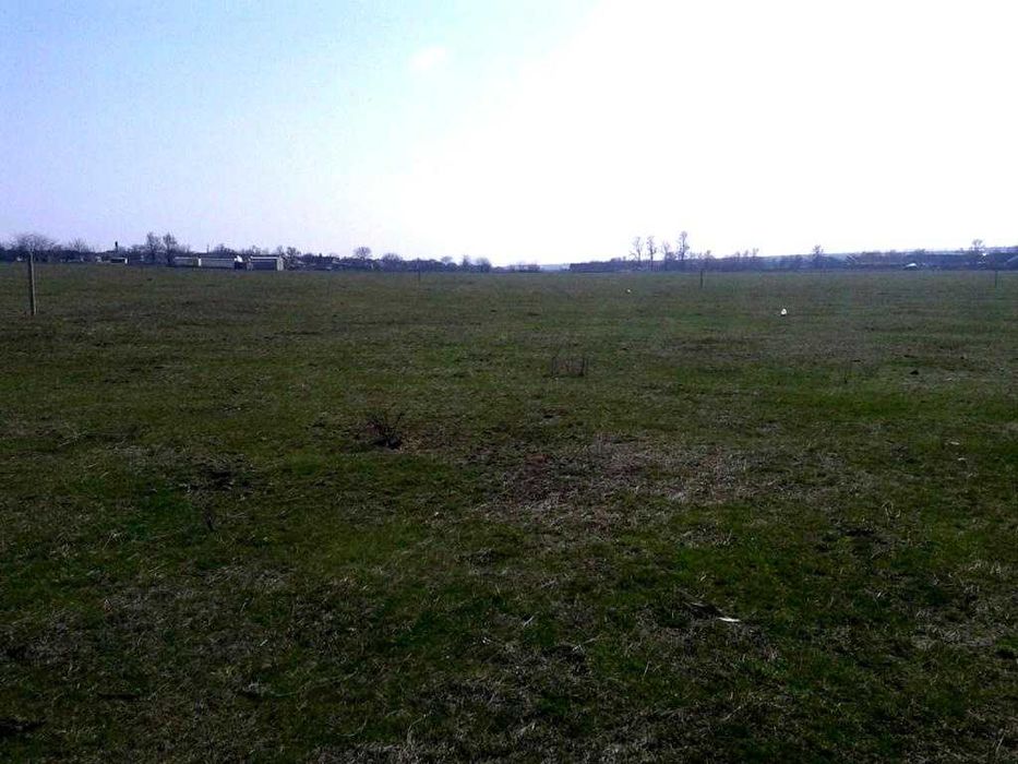 Участок 10,5 соток,Кароліно - Бугаз.В  центрі ,села правильной форми.