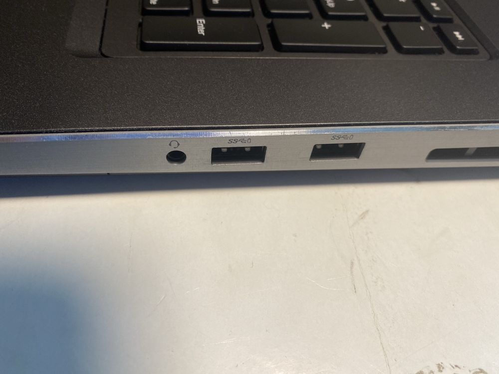 Dell Precision 7730 17" IPS FHD Xeon 16Gb AMD WX4150 /Quadro P3200 Win