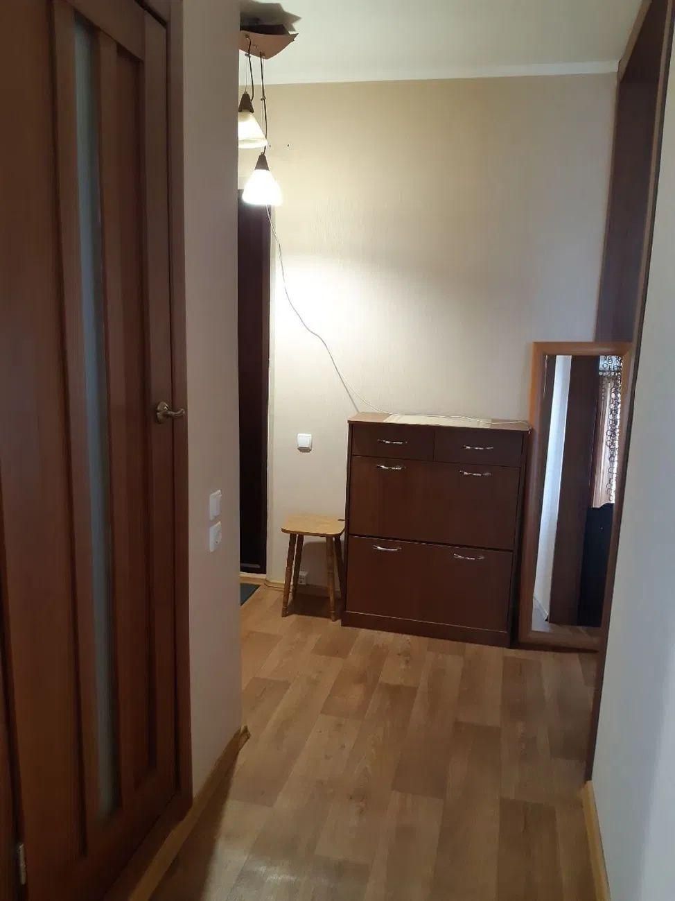 Продам 1-но кімнатну чешку з ремонтом, 7хв. до метро