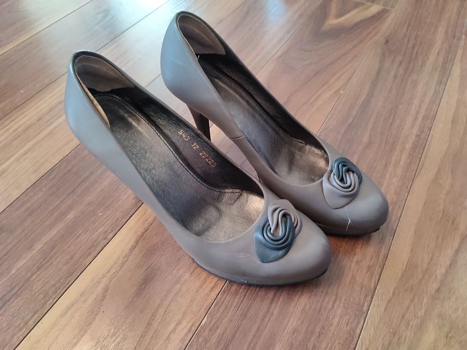 Buty czółenka szpilki skórzane r.39 eska