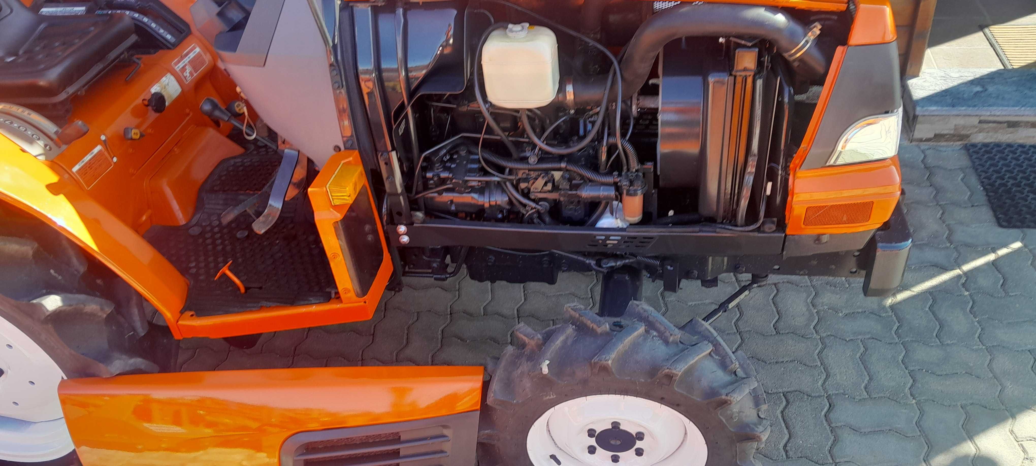 Kubota GL 200 4x4/ 3 cilindros  27 cavalos/ INVERSOR