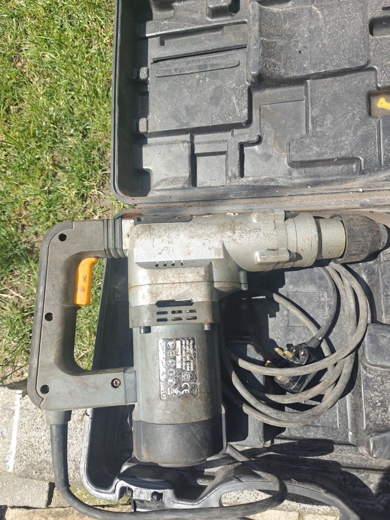 Tytan młot udarowy 1010 w