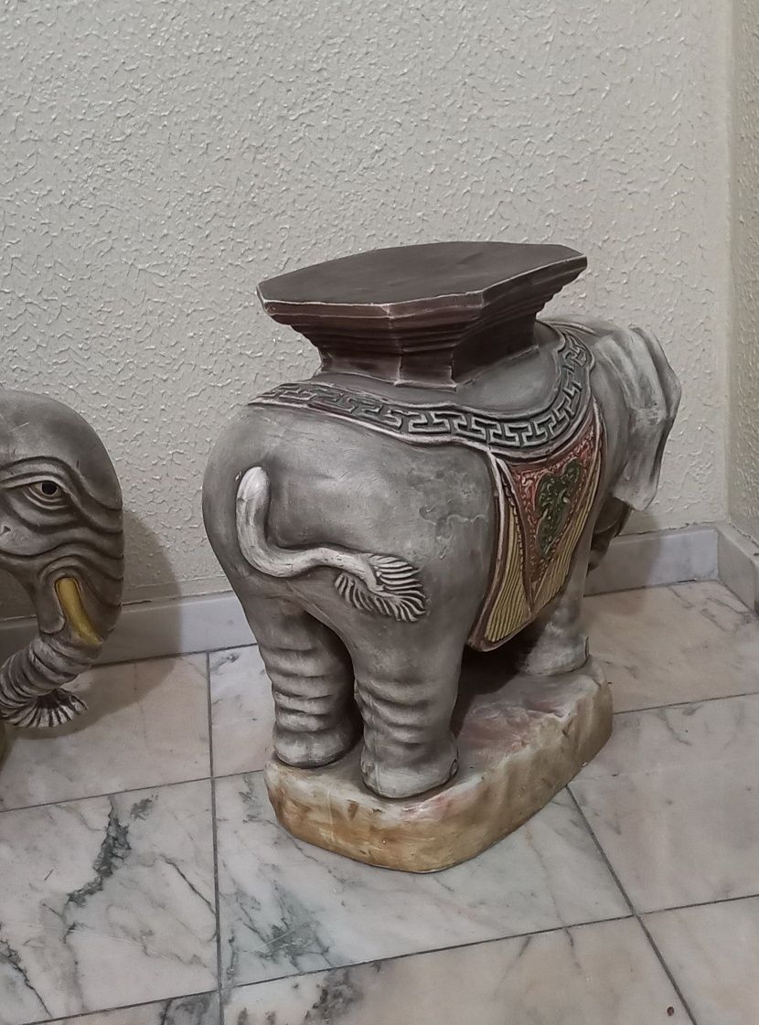 Conjunto de elefantes decorativos