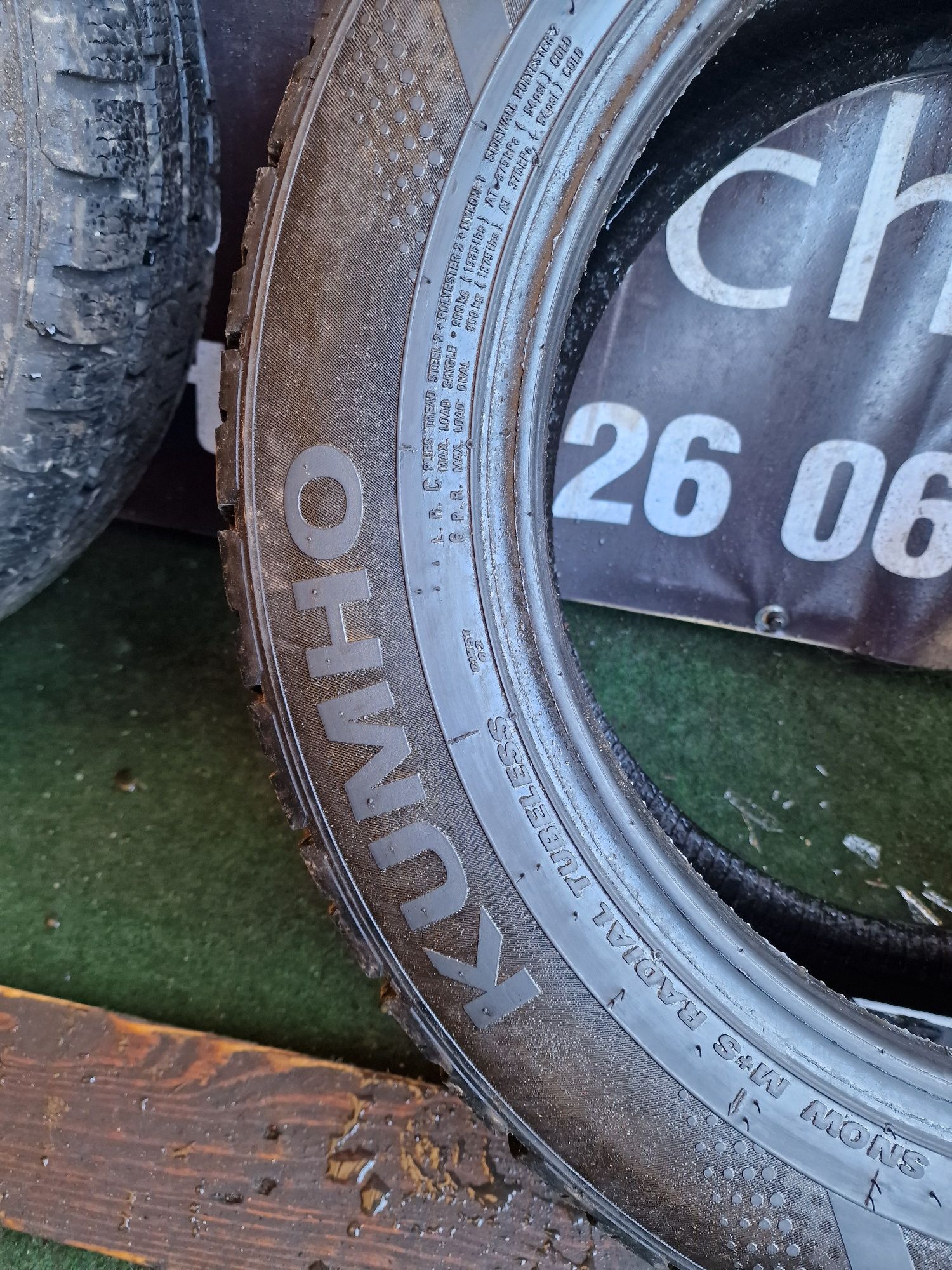Opony zimowe 215/60/17C Kumho wzmacniane Para 8.7mm