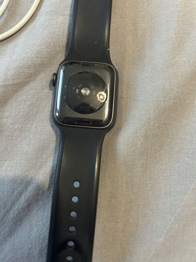 Apple Watch SE space gray