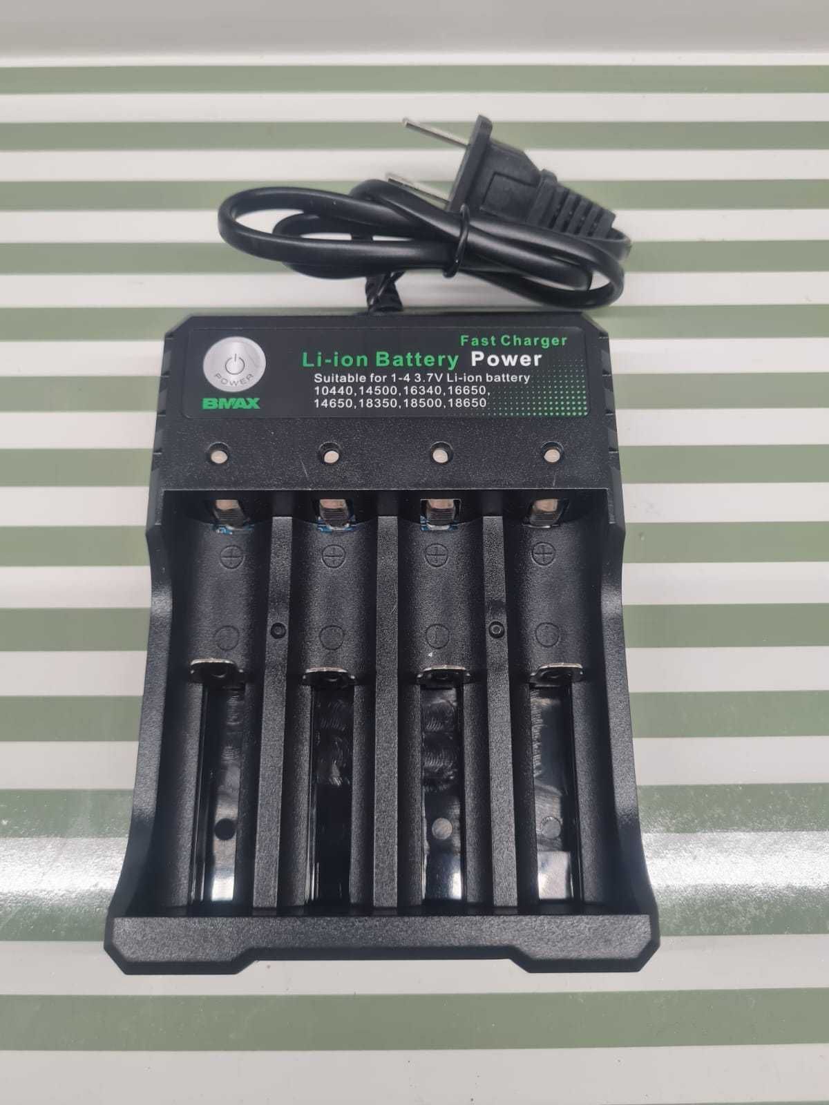 Carregador de Pilhas USB de 4 slots (ajustáveis ao tamanho da pilha)