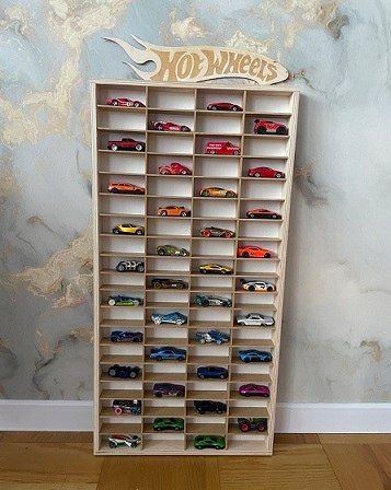 Drewniana półka PIONOWA na resoraki HOT WHEELS