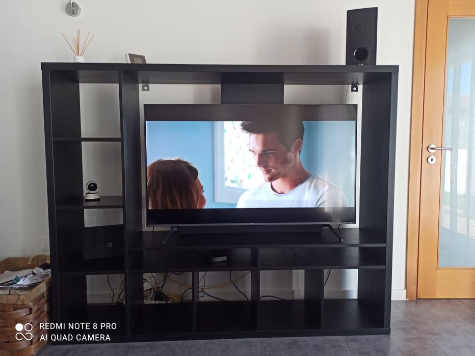 Móvel de TV com arrumação