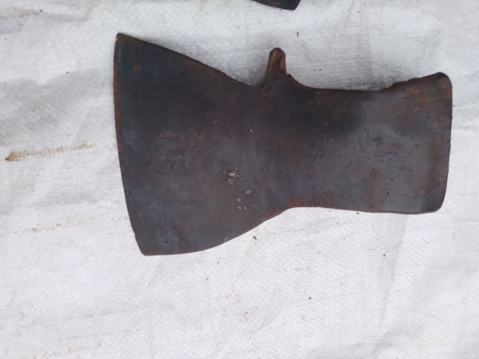 Топор  , вила , сокира