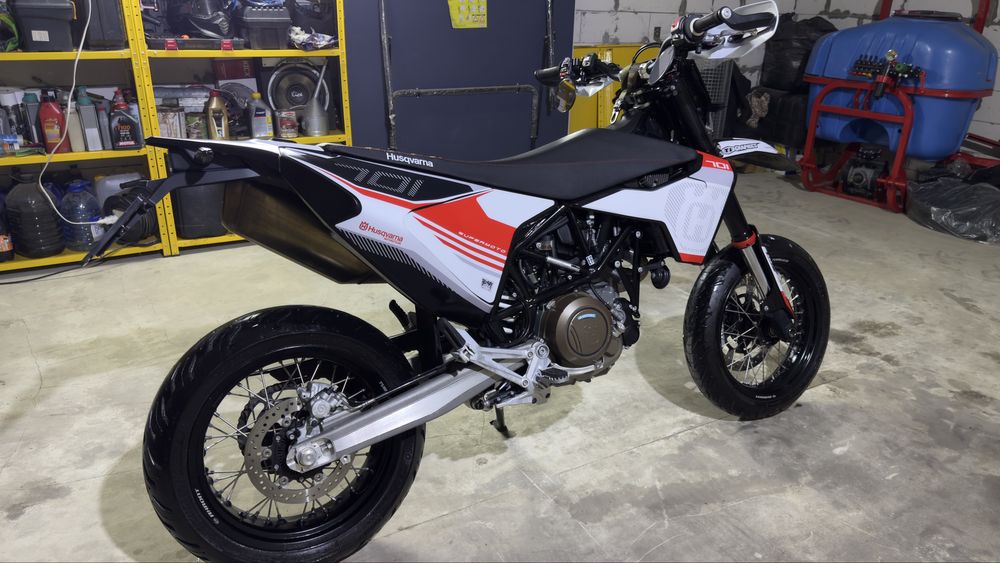 Husgvarna 701 supermoto