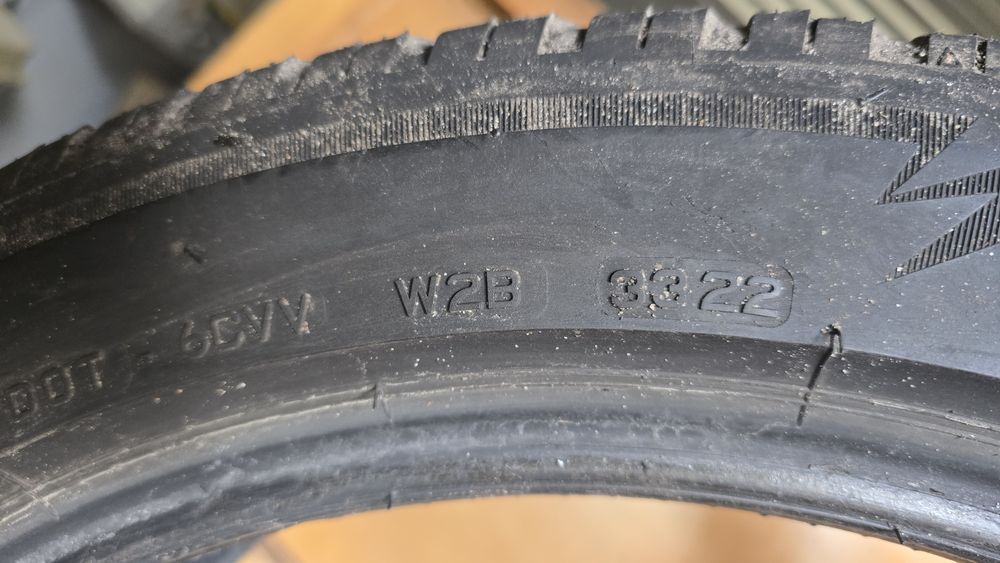 Шины 235х45х18 Bridgestone зима, 4шт.