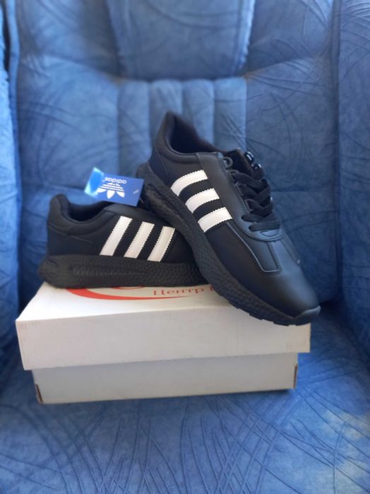 Акція знижка кросівки чоловічі шкіряні чорні adidas retropy