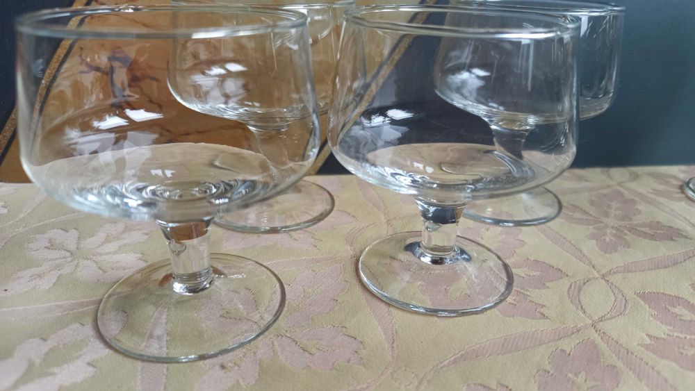 zestaw 4 niedużych kieliszków na nóżce do wódki, nalewek -PRL