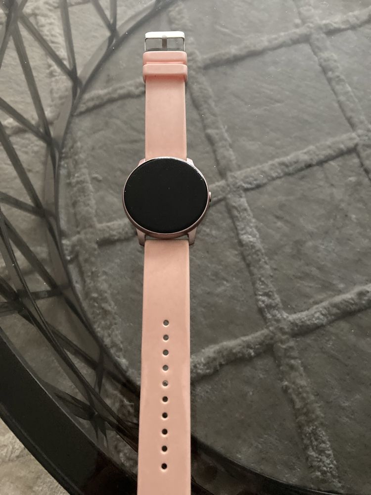Smartwatch używany działa kompatybilny ze smartfonem