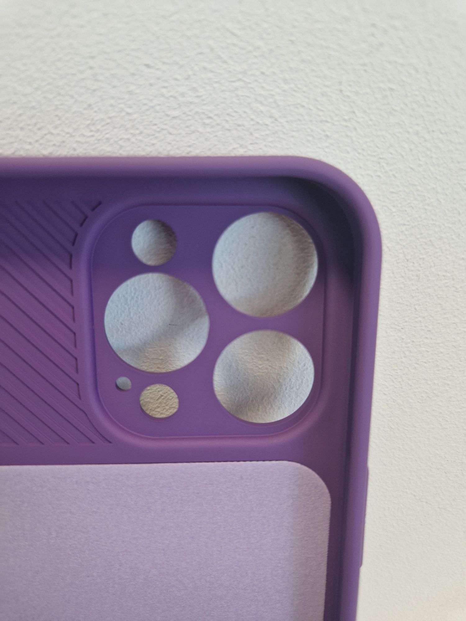 Camshield Soft do Iphone 14 Pro Fioletowy
